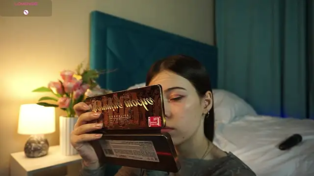 ywixos online show from November 2025 01:48:02 PM