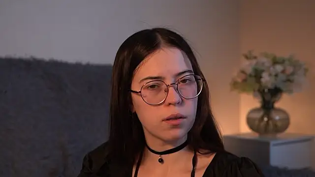 ywixos online show from November 2025 02:39:01 PM