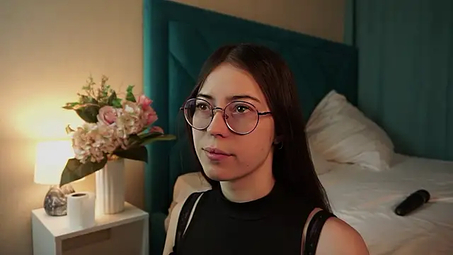 ywixos online show from February 2026 03:01:02 PM