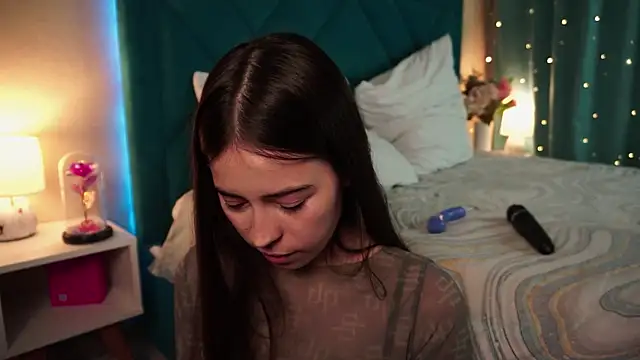 ywixos online show from April 2026 10:32:01 PM