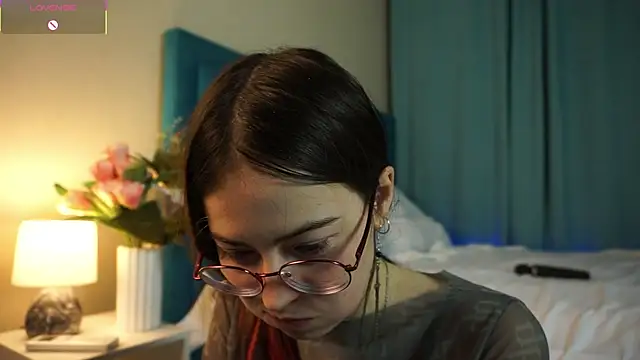 ywixos online show from November 2025 03:37:02 PM