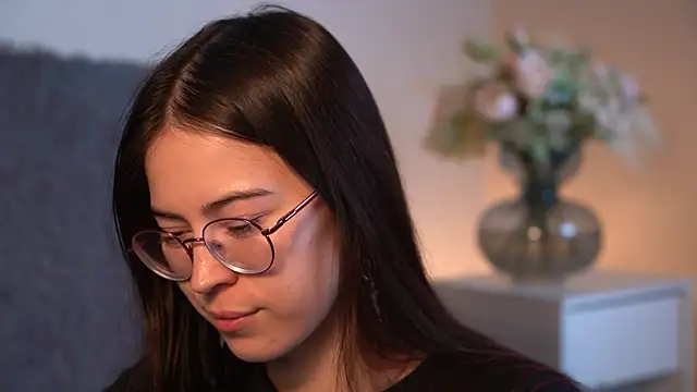 ywixos online show from December 2025 02:29:02 PM