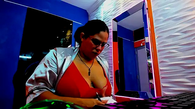 Snapshot of lucia_ht chatting on September 2025 02:10:01 AM lucia ht online show from September 2025 02:10:01 AM