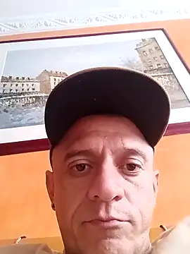 Snapshot of leon8013A chatting on November 2025 02:43:02 PM leon8013A online show from November 2025 02:43:02 PM