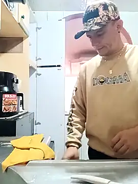 Snapshot of leon8013A chatting on November 2025 11:58:02 AM leon8013A online show from November 2025 11:58:02 AM