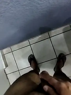 Snapshot of Leofj007 chatting on November 2025 05:51:02 AM Leofj007 online show from November 2025 05:51:02 AM