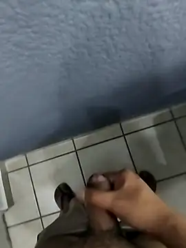 Snapshot of Leofj007 chatting on November 2025 08:45:02 PM Leofj007 online show from November 2025 08:45:02 PM