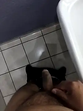 Snapshot of Leofj007 chatting on November 2025 11:52:02 PM Leofj007 online show from November 2025 11:52:02 PM