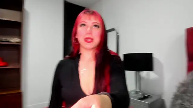 Snapshot of Maddy_Mills chatting on October 2025 05:58:02 PM Maddy Mills online show from October 2025 05:58:02 PM