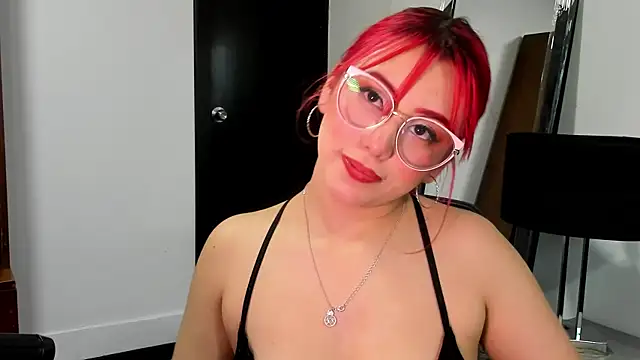 Snapshot of Maddy_Mills chatting on October 2025 07:17:01 PM Maddy Mills online show from October 2025 07:17:01 PM