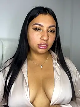 Issa Santana online show from April 2026 12:33:01 AM