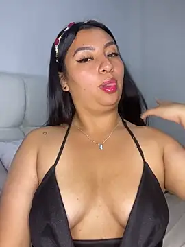 Issa Santana online show from April 2026 08:04:02 PM