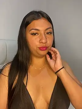 Issa Santana online show from February 2026 07:57:01 PM