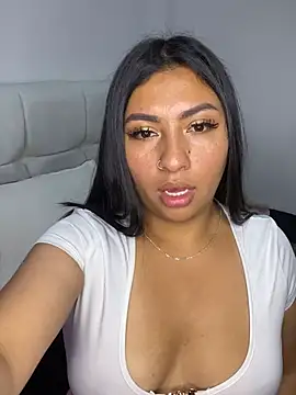 Issa Santana online show from February 2026 09:15:01 PM