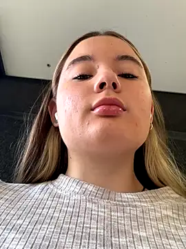 StephanieMur online show from September 2025 04:56:01 AM