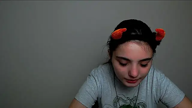 Sun Shine   online show from October 2025 09:04:02 PM