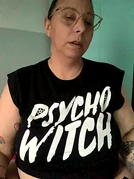 LupeLok online show from November 2025 06:08:01 PM