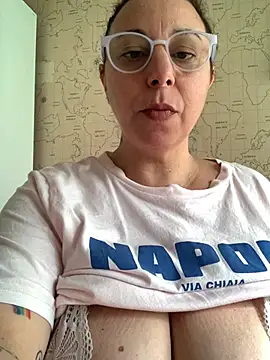 Snapshot of LupeLok chatting on June 2026 05:35:02 PM LupeLok online show from June 2026 05:35:02 PM