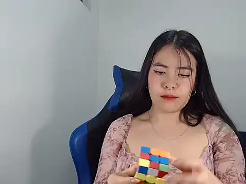 EloiseJun online show from October 2025 02:45:01 AM