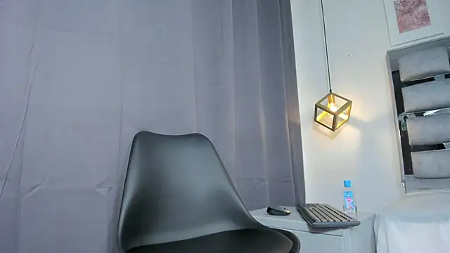 lianfox  online show from November 2025 12:48:02 PM