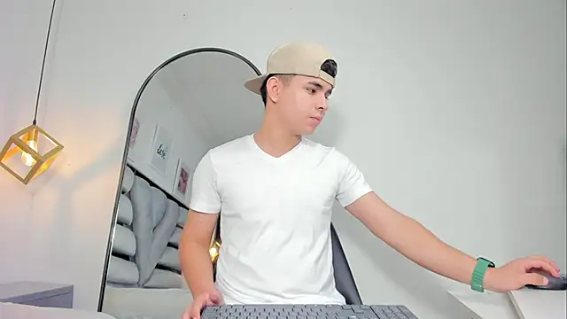 lianfox  online show from December 2025 12:51:02 PM