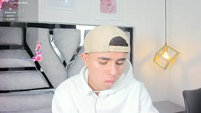 lianfox  online show from November 2025 01:05:02 PM