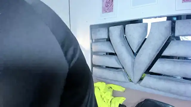 lianfox  online show from April 2026 12:22:01 PM