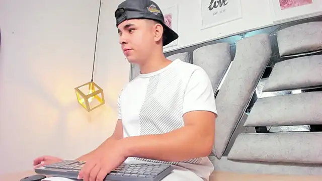 lianfox  online show from March 2026 12:20:01 PM