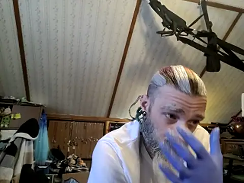 Snapshot of thejuicybacon chatting on December 2025 05:56:02 PM thejuicybacon online show from December 2025 05:56:02 PM