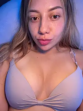 MissCat  online show from November 2025 01:50:01 AM