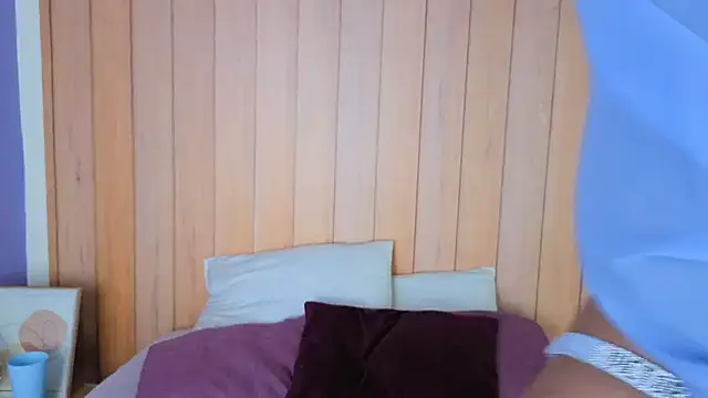 daphnevans online show from December 2025 03:35:01 AM