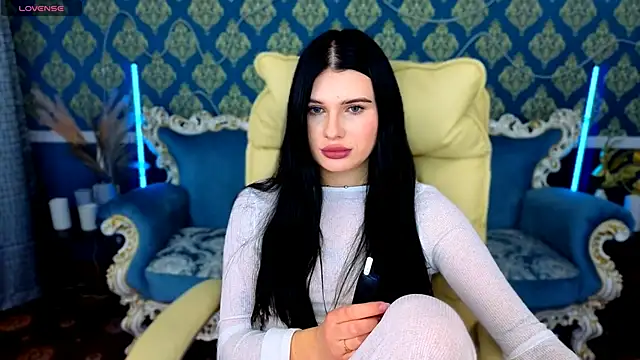 Neyla Charm online show from November 2025 01:48:02 PM