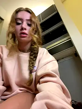 Snapshot of TwiceAsTempting chatting on December 2025 11:27:01 AM TwiceAsTempting online show from December 2025 11:27:01 AM