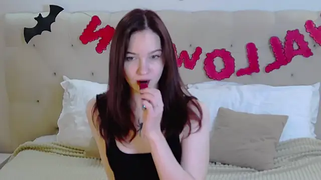 Snapshot of MichelleRoux chatting on October 2025 11:19:01 AM MichelleRoux online show from October 2025 11:19:01 AM