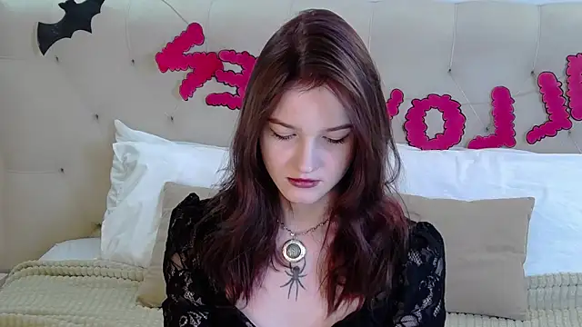 Snapshot of MichelleRoux chatting on October 2025 01:19:02 PM MichelleRoux online show from October 2025 01:19:02 PM