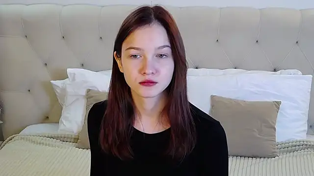 Snapshot of MichelleRoux chatting on November 2025 01:15:02 PM MichelleRoux online show from November 2025 01:15:02 PM