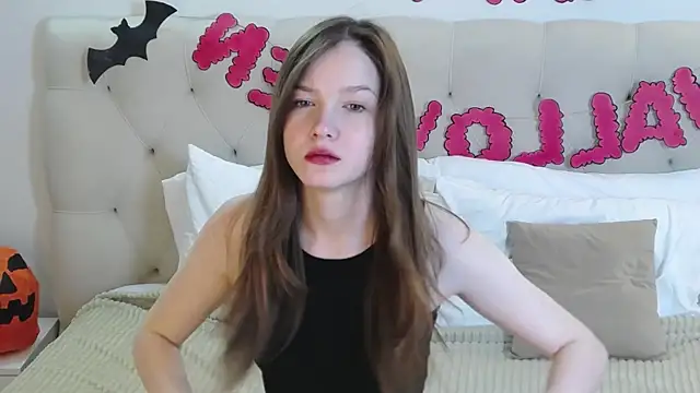 Snapshot of MichelleRoux chatting on October 2025 12:28:01 PM MichelleRoux online show from October 2025 12:28:01 PM