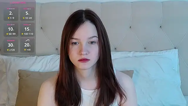 Snapshot of MichelleRoux chatting on November 2025 05:18:02 AM MichelleRoux online show from November 2025 05:18:02 AM