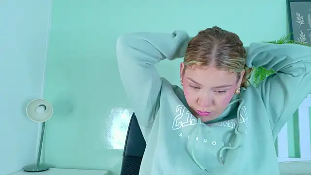 Snapshot of BelaMiller_ chatting on October 2025 11:42:02 AM BelaMiller online show from October 2025 11:42:02 AM