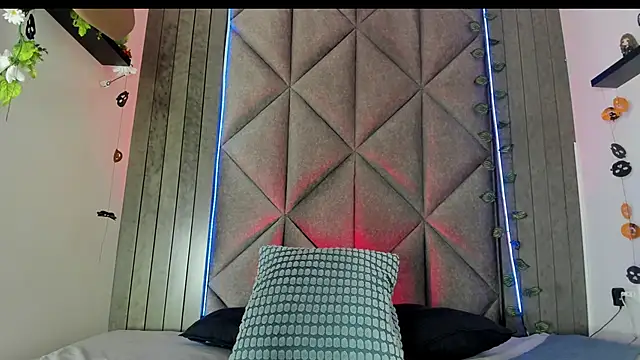 TiffValentinee  online show from October 2025 07:35:01 PM