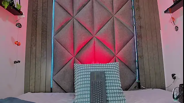 TiffValentinee  online show from October 2025 07:26:02 PM