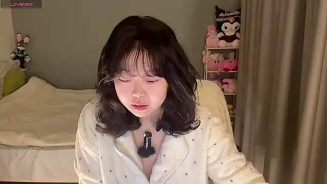 Kittenfishing online show from November 2025 01:04:02 PM