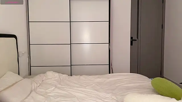 Kittenfishing online show from September 2025 03:27:02 AM