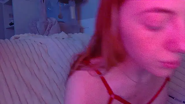 Little-Red21 online show from December 2025 09:15:01 PM