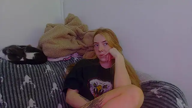 Little-Red21 online show from November 2025 01:33:02 PM