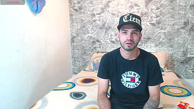daniquintero03 online show from October 2025 06:42:01 PM