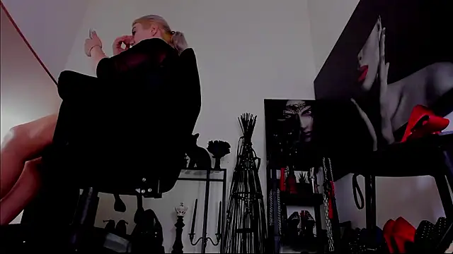 demisweet online show from February 2026 02:06:02 AM