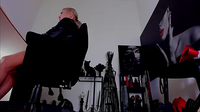 demisweet online show from February 2026 02:07:02 AM