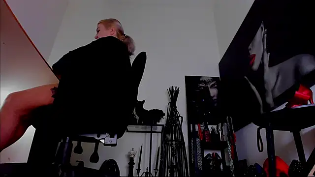 demisweet online show from February 2026 06:47:01 AM