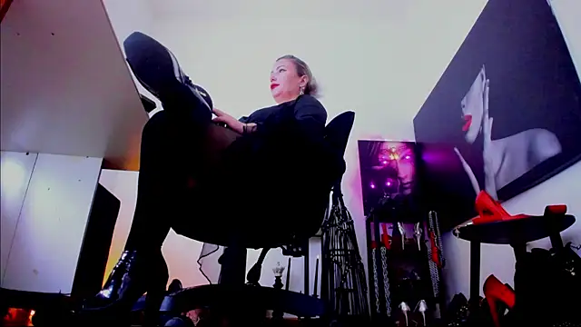 demisweet online show from November 2025 09:30:01 PM